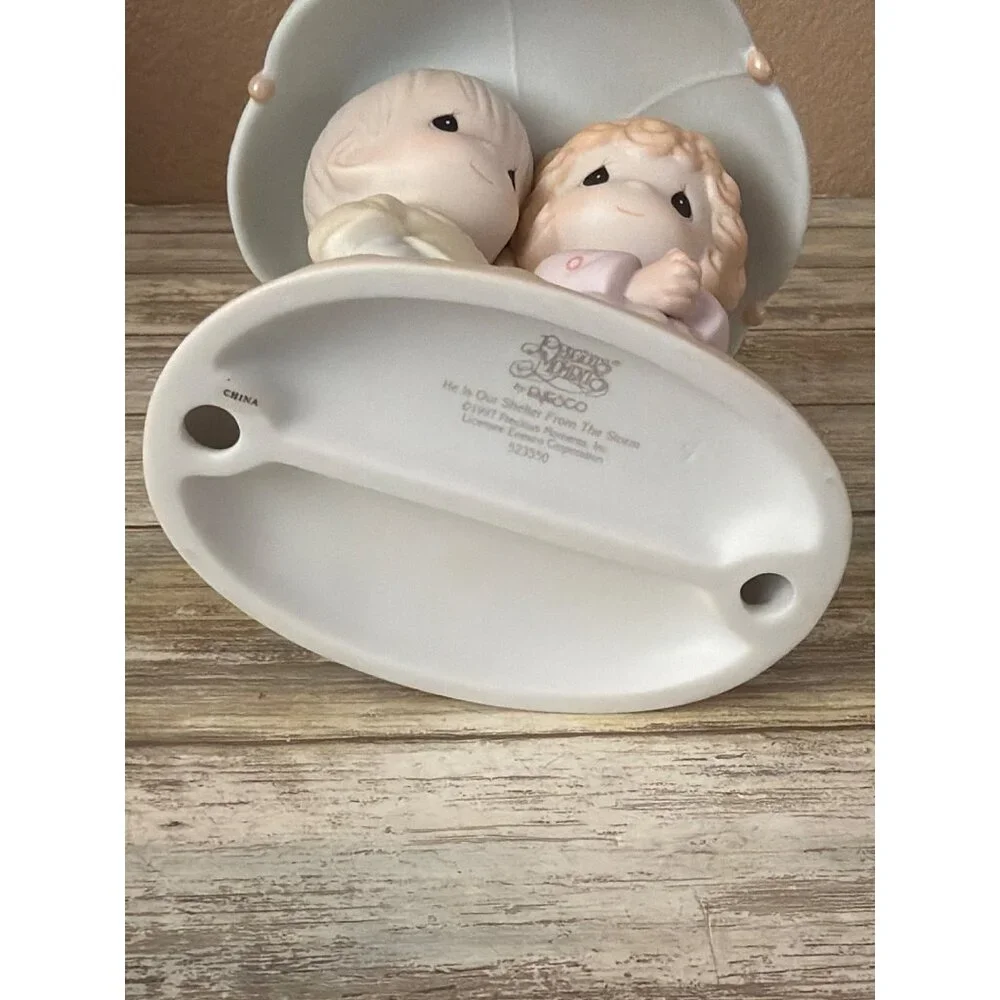 Precious Moments 1997 "He Is Our Shelter From the Storm" #523550 Enesco NIB - Picture 10 of 15